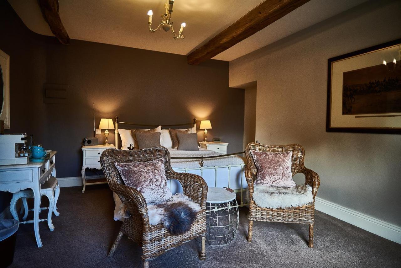 Plough Inn Lupton エクステリア 写真