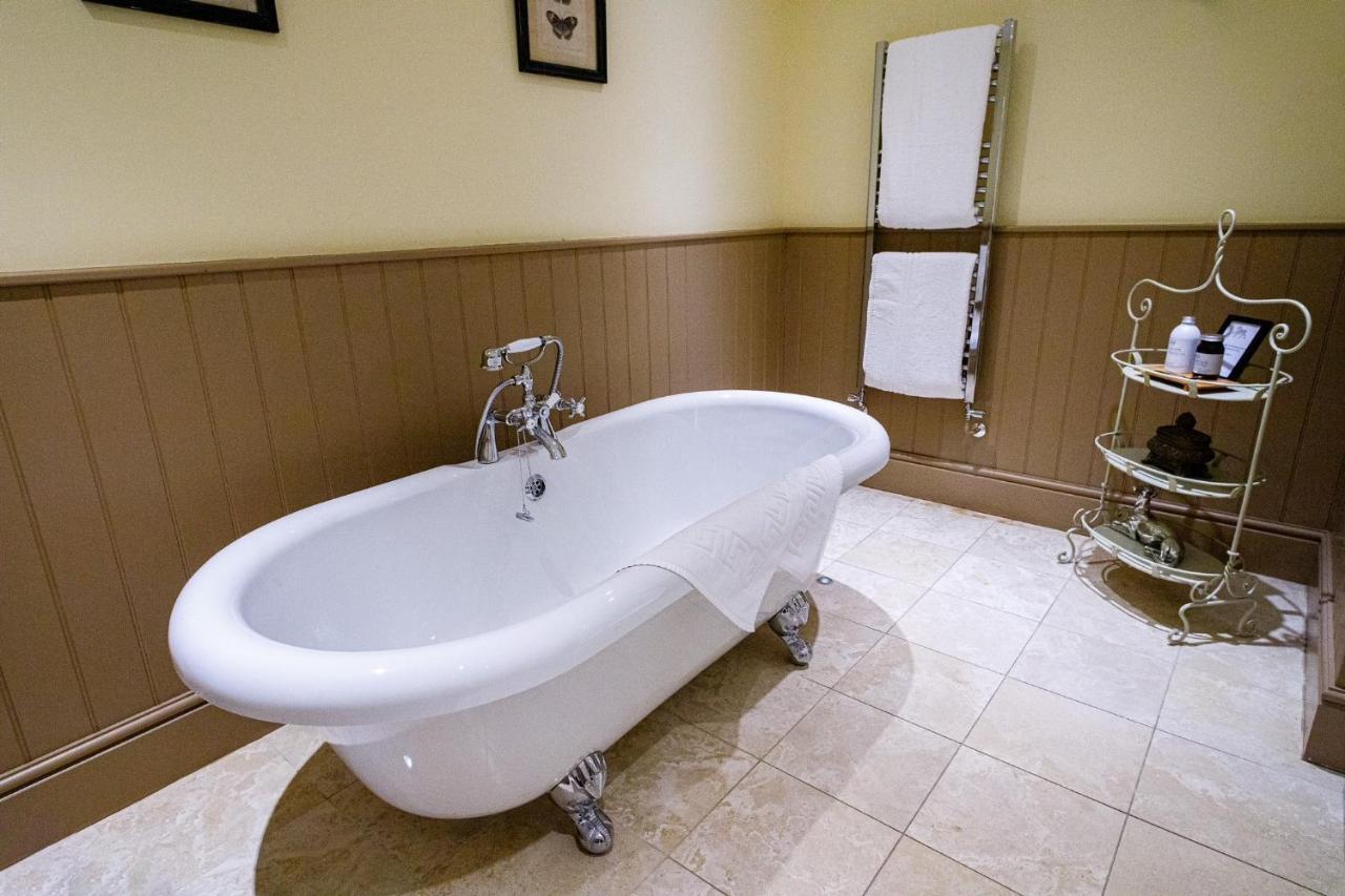 Plough Inn Lupton エクステリア 写真