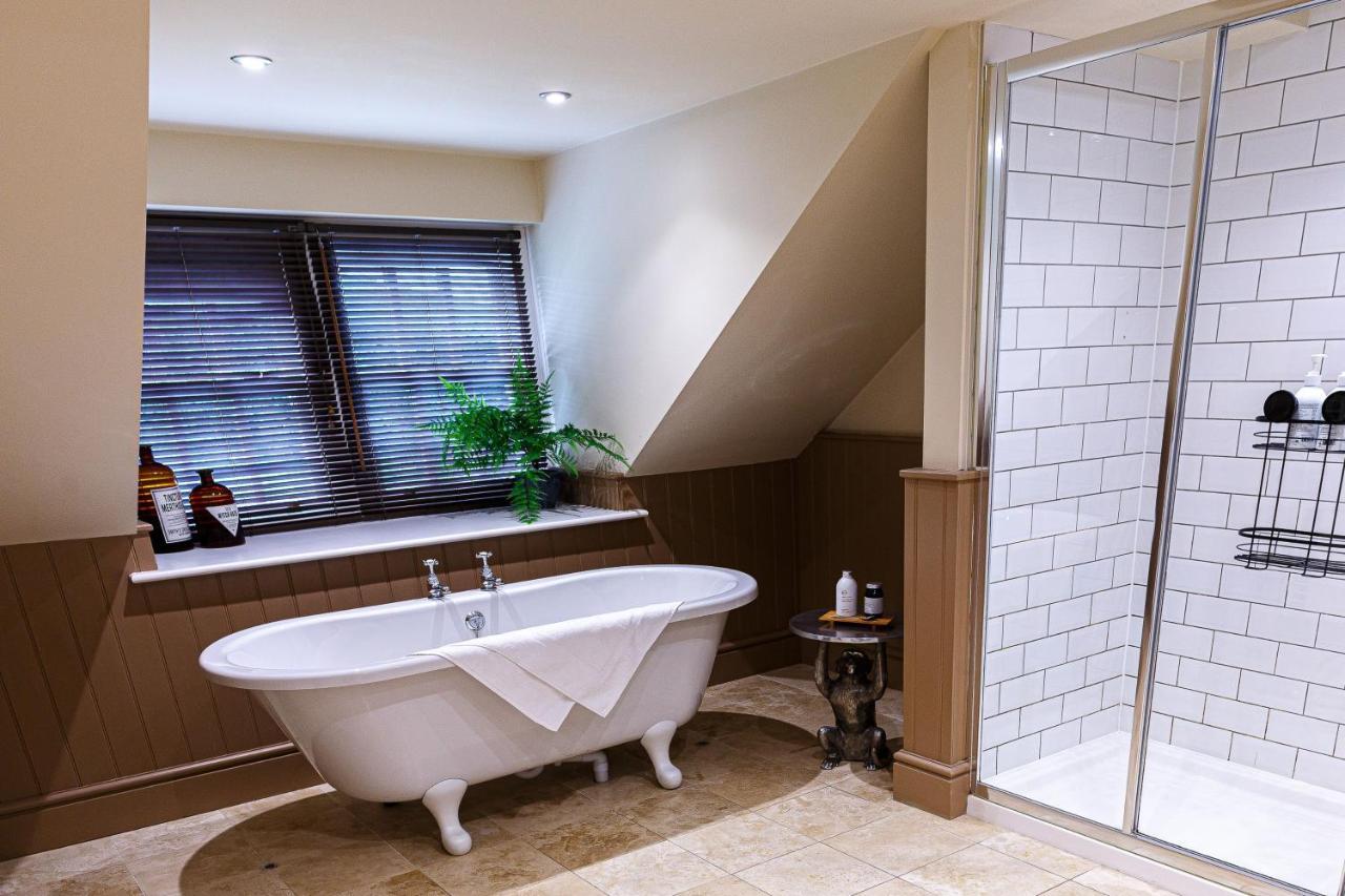 Plough Inn Lupton エクステリア 写真
